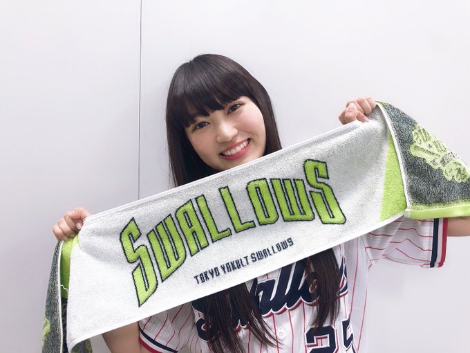 柏木ひなたの野球ヤクルトスワローズ・ユニフォーム姿