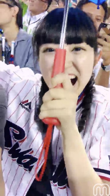 柏木ひなたの野球ヤクルトスワローズ・ユニフォーム姿