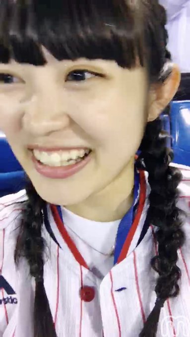 柏木ひなたの野球ヤクルトスワローズ・ユニフォーム姿