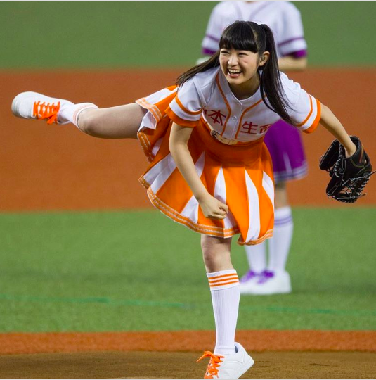 柏木ひなた 野球の始球式