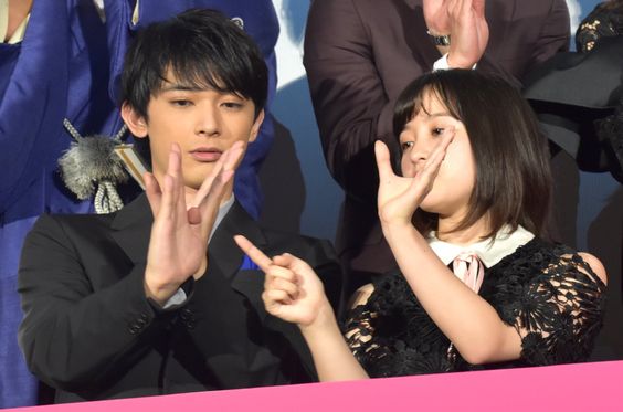 吉沢亮の元彼女・女優の橋本環奈(水球ヤンキース、銀魂、斉木楠雄のΨ難、キングダムのドラマ・映画で共演)熱愛発覚